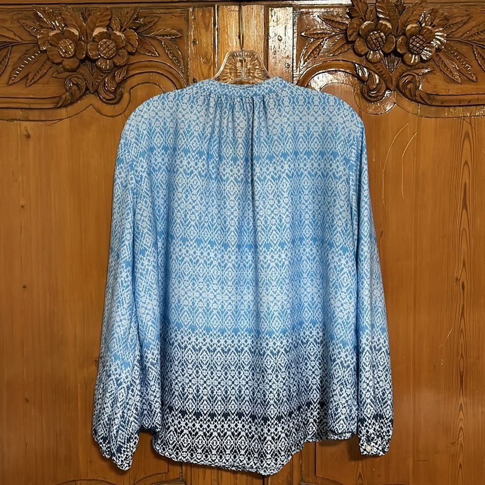 Gap Women’s Blue/White Ombre Print Ling Sleeved Top.  large - Picture 3 of 6